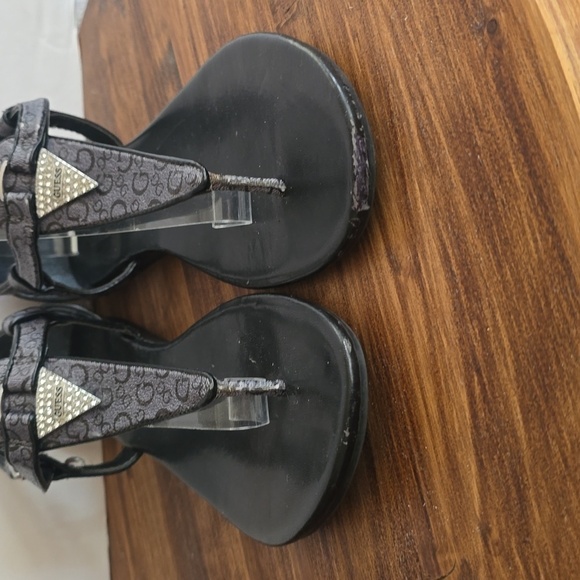 Guess Womens Thong T strap Sandals Gray/ Black Rhinestone bling tongs chic sz.10 - Picture 4 of 15